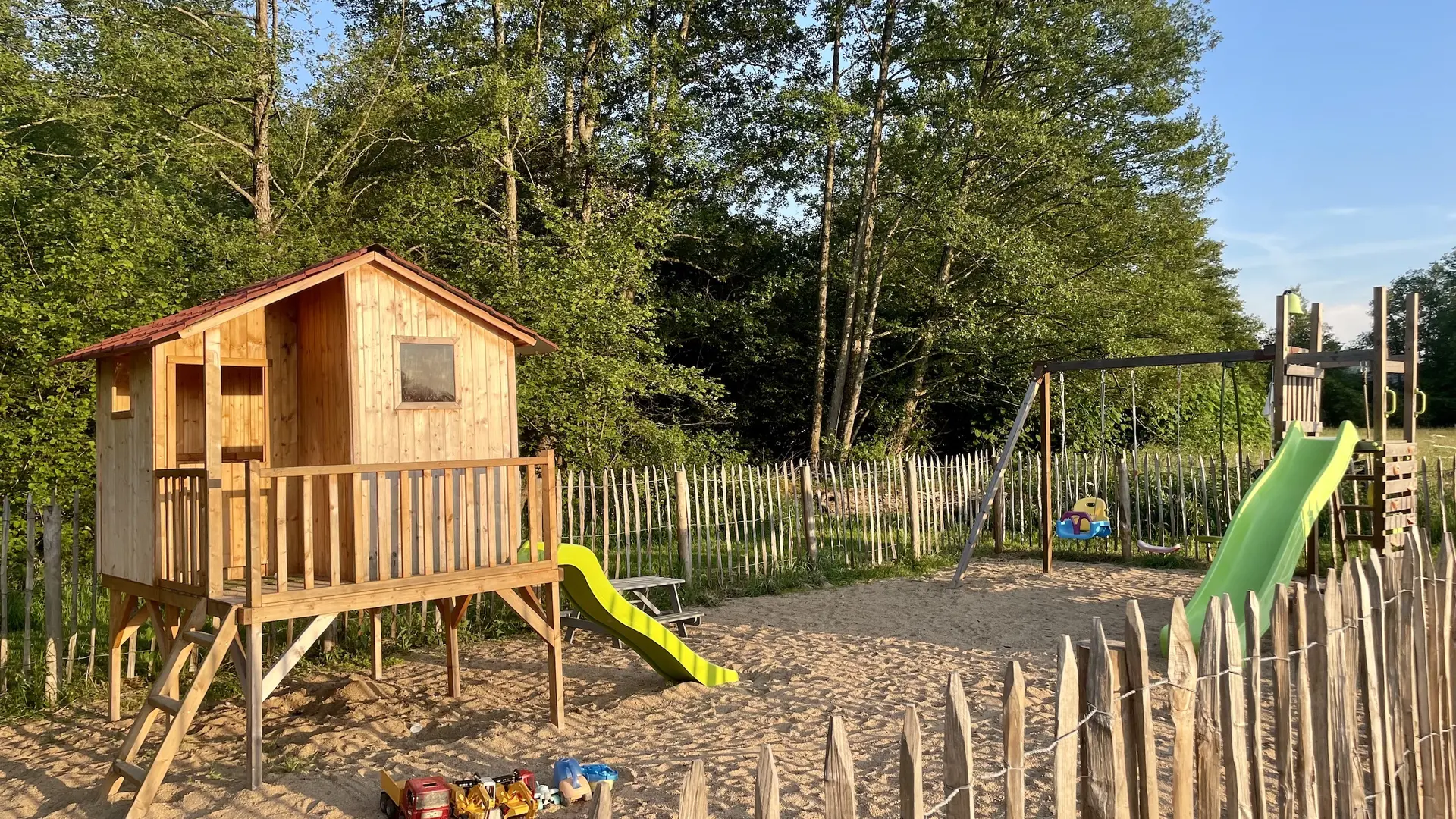 Aire de jeux extérieur