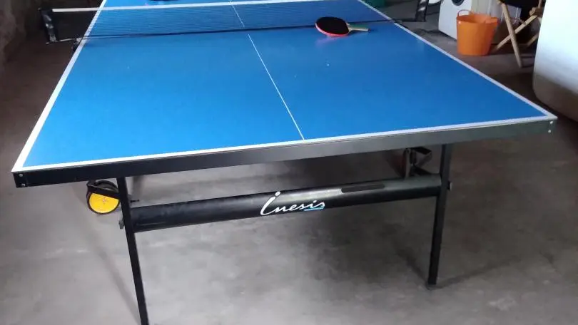 Ping-pong dans la buanderie au sous-sol.