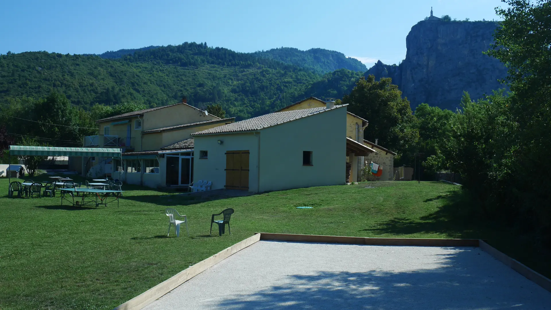 Jardin gîte d'étape et de séjour L'Oustaou