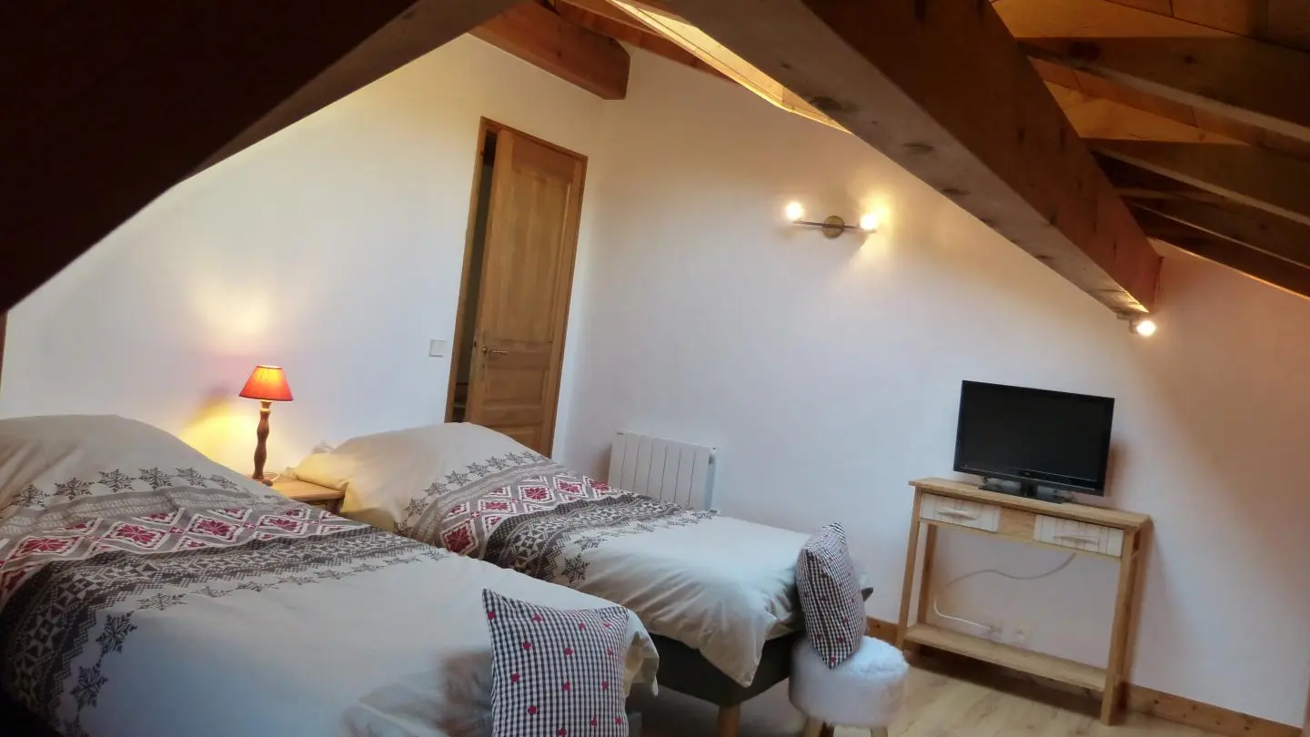 Chambre N°3 à l'étage
 lits 0.90/200 modulables en lit double