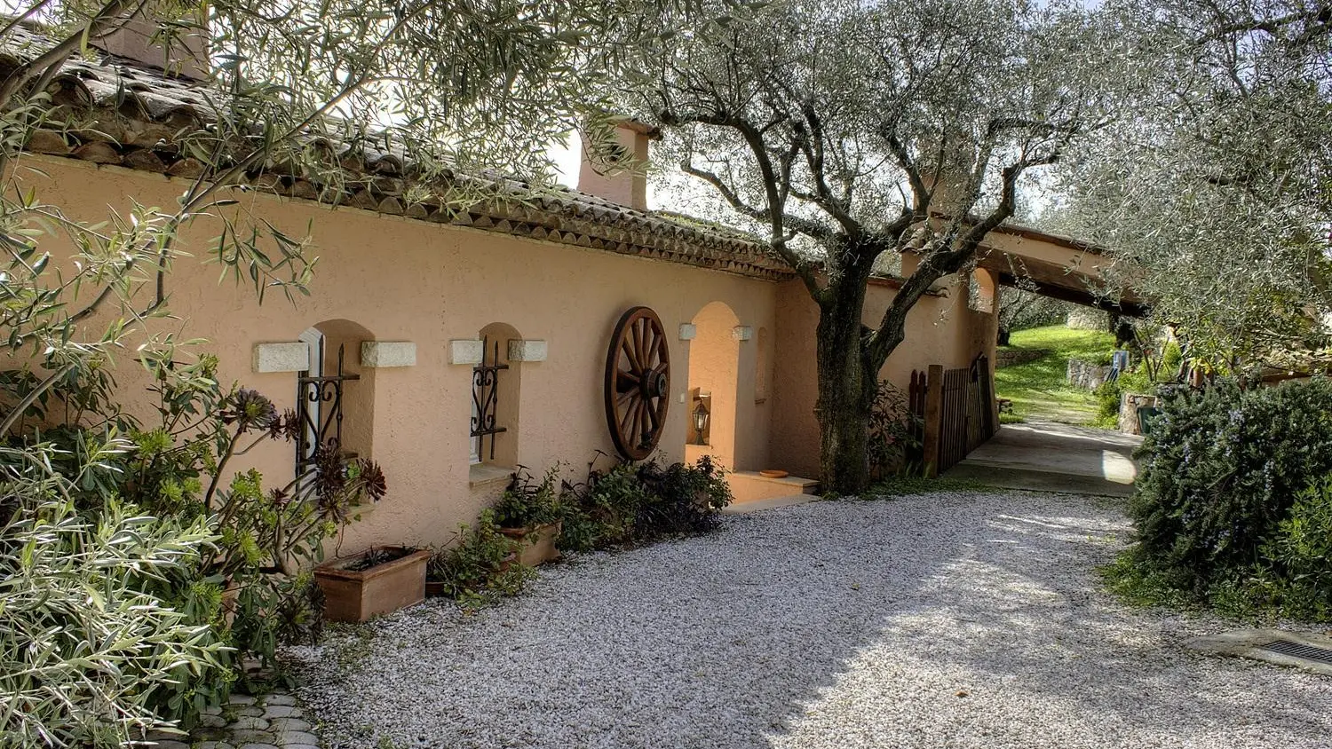 Les Oliviers de St-Jeannet- Entrée de la propriété - Gîtes de France Alpes-Maritimes