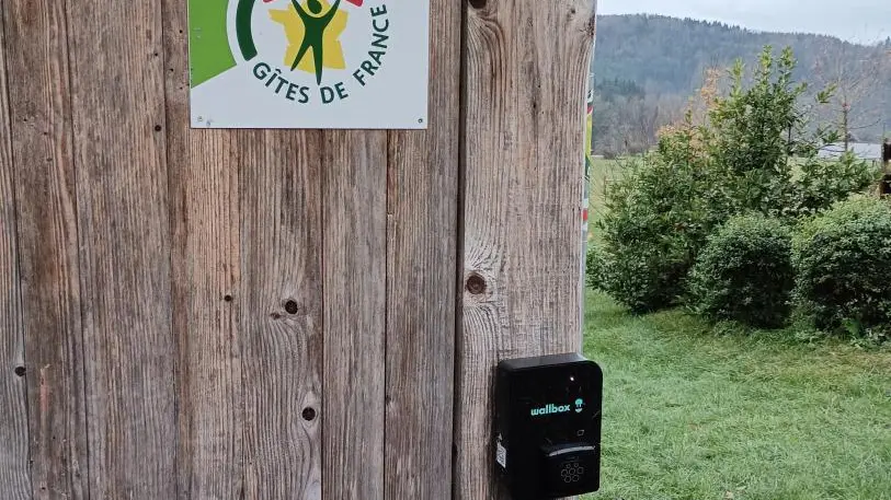 Prise de recharge pour véhicules électriques (charge payante).