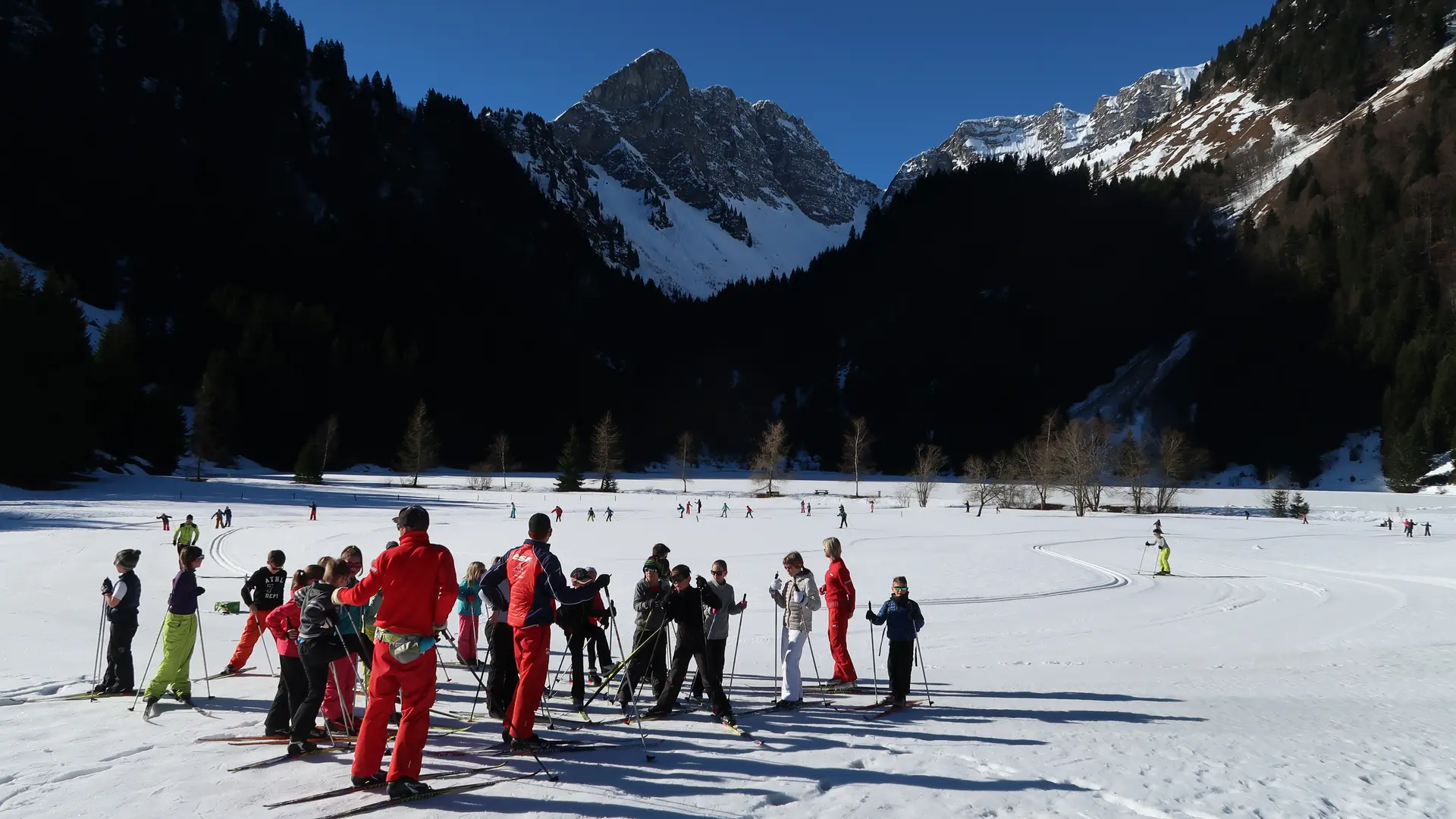 Classes de neige en cours de ski de fond avec l'ESF