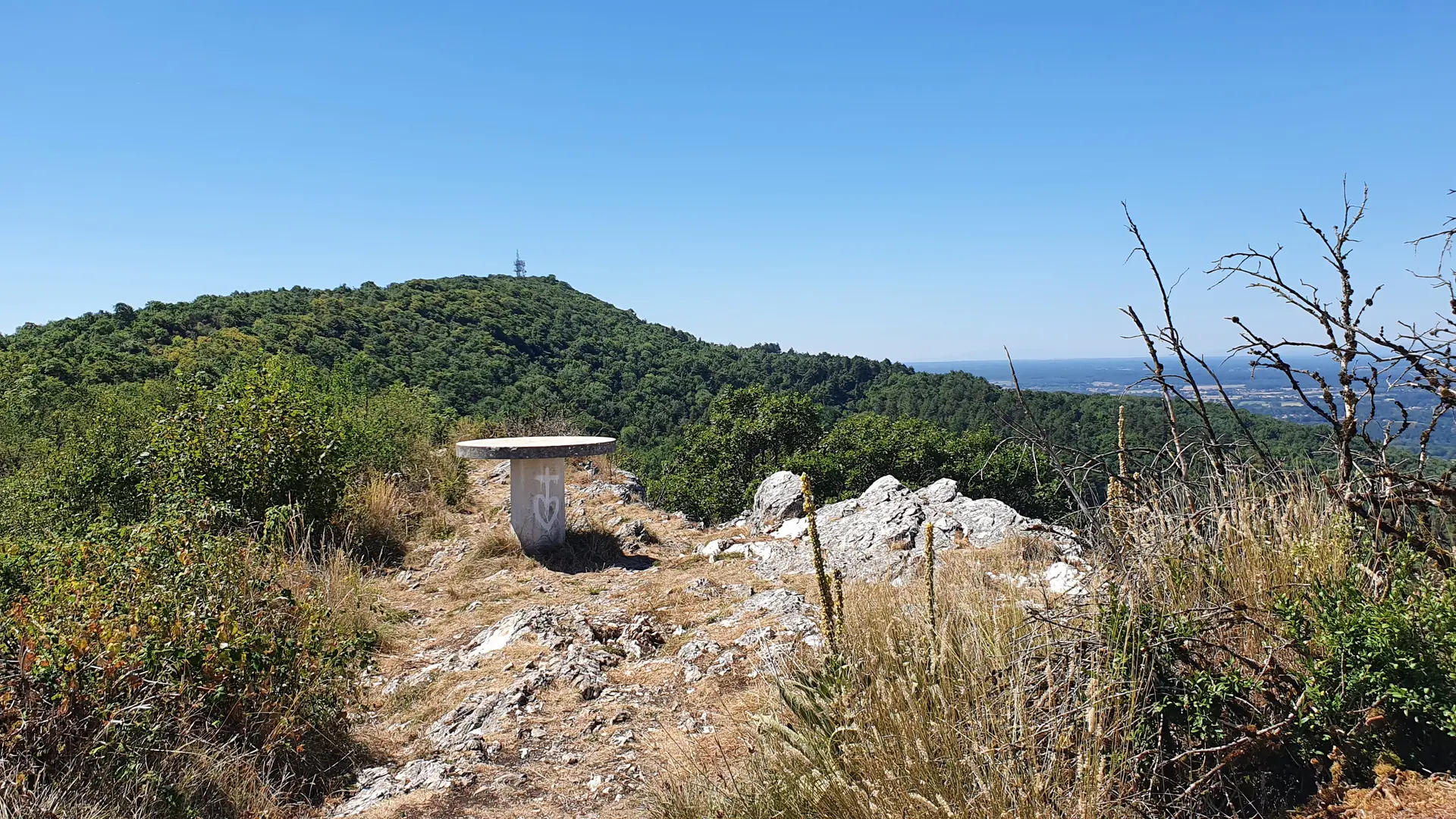 Belvédère des ruines de l'église de St Julien sur Roche