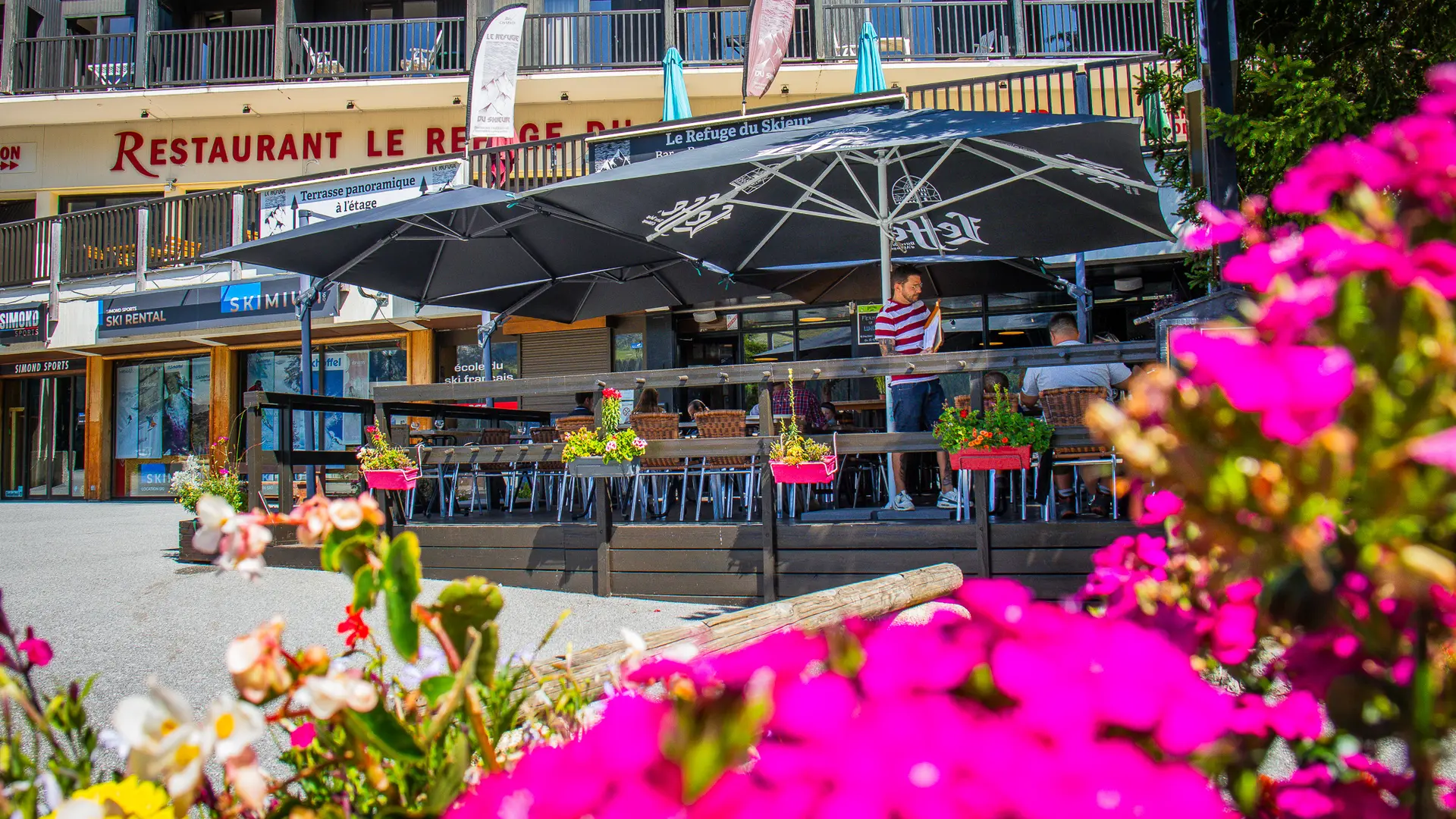 Devanture estivale du restaurant