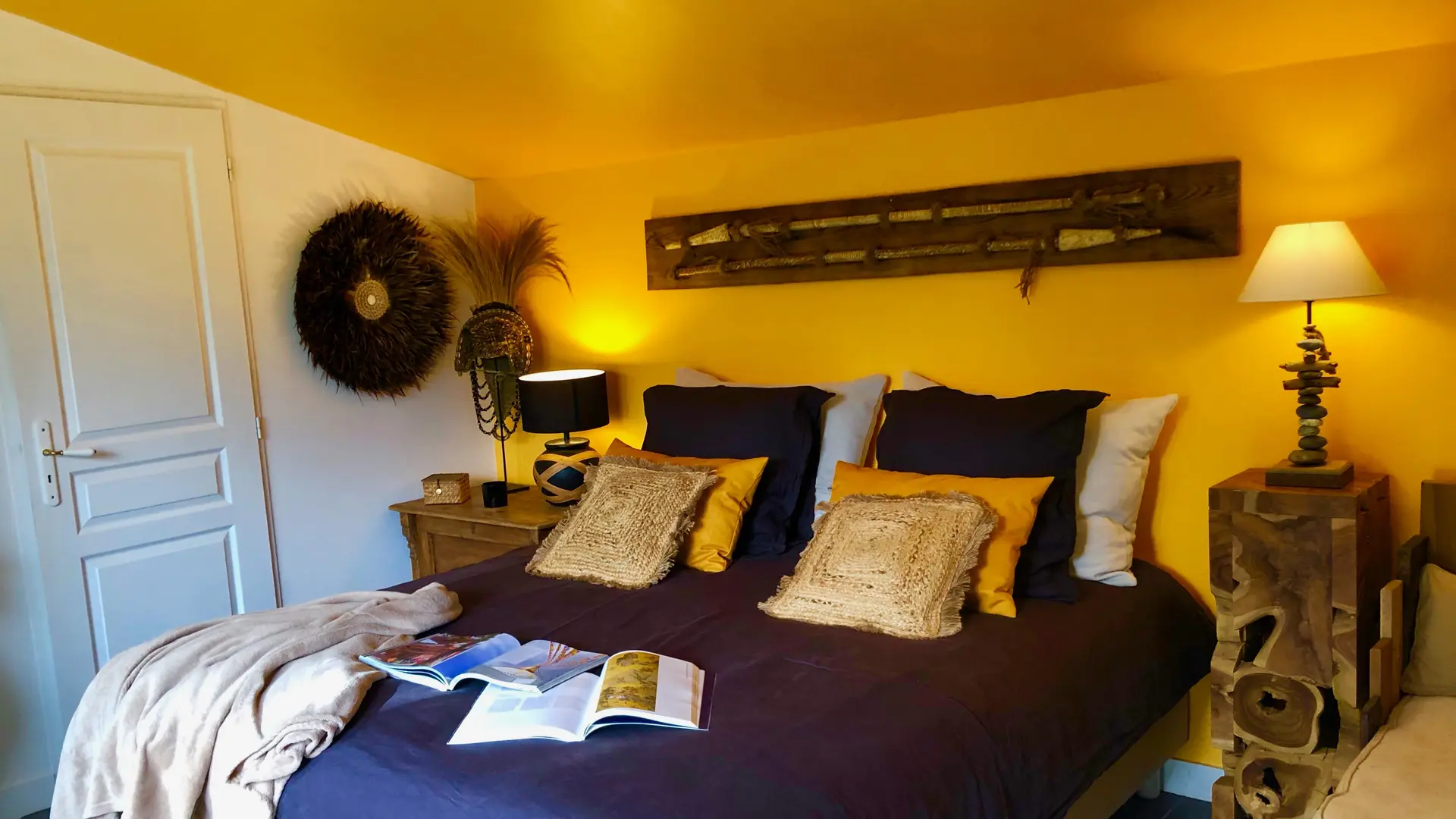 Bedroom with 180 cm bed