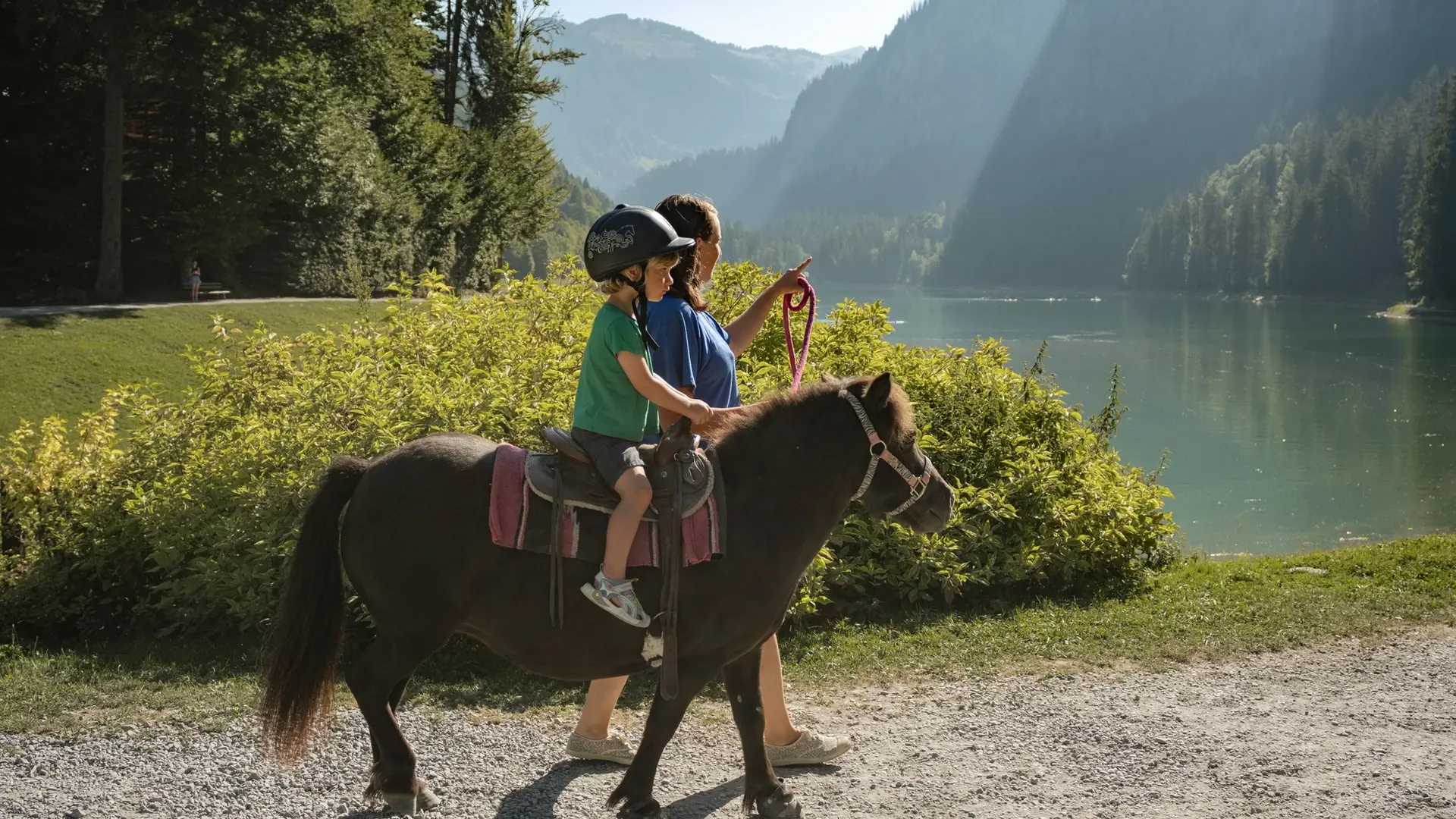 Balade à poney au Lac de Montriond