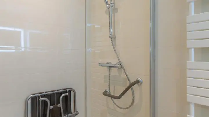 Chambre La Mandallaz - salle d'eau