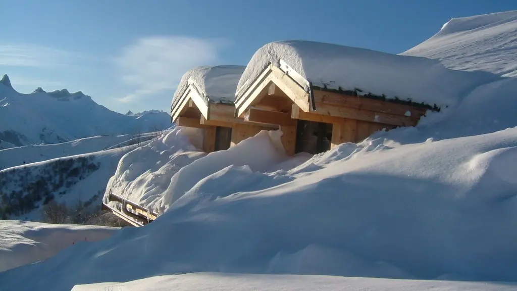 Chalet La Louvière en hiver face aux aiguilles d'Arves