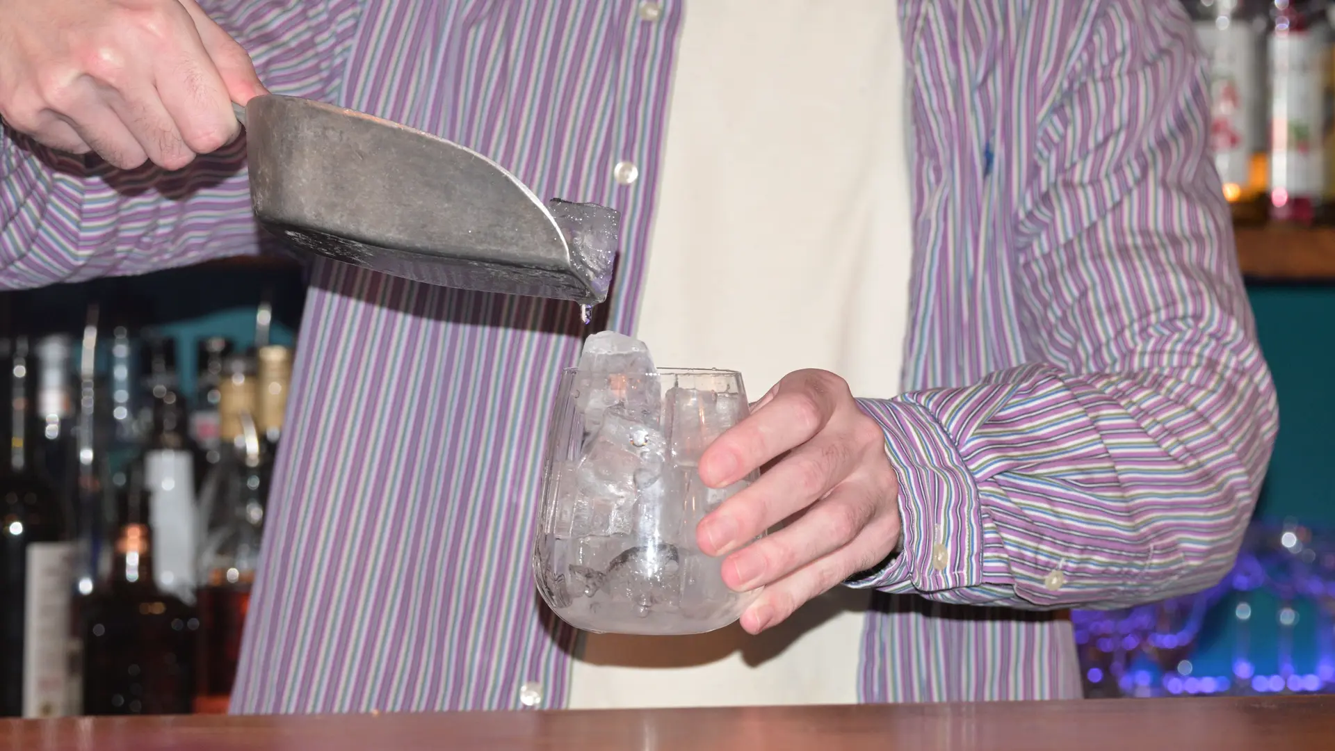 Atelier cocktail et initiation à la mixologie à Nice, activité immersive proposée par Gusta Nissa.