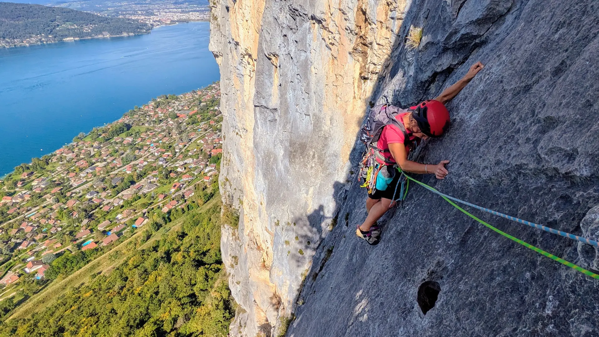 Harmonie 6a 200m Grandes suites, une des plus belle voie autour du lac d'Annecy