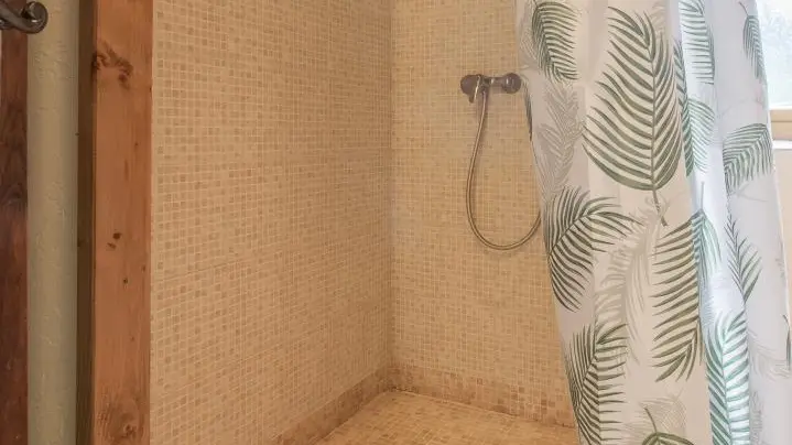 Salle de douche rez-de-chaussée