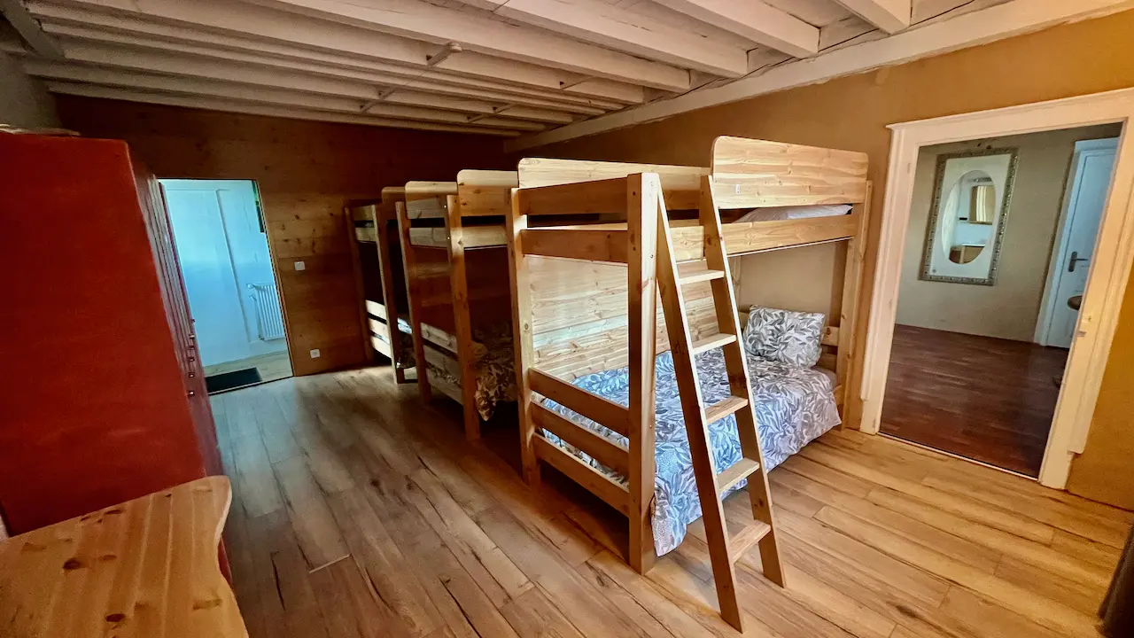 Le dortoir australien - Lits superposés