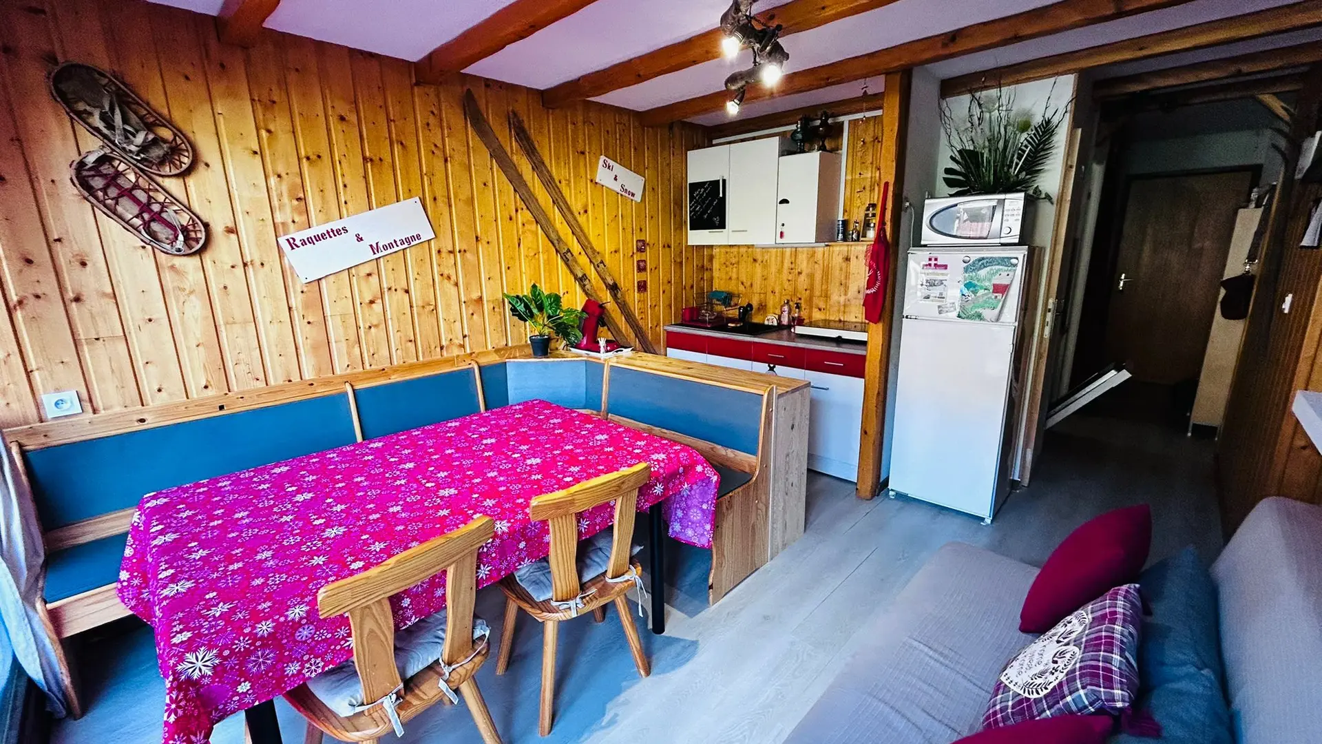 Autre vue coin séjour repas