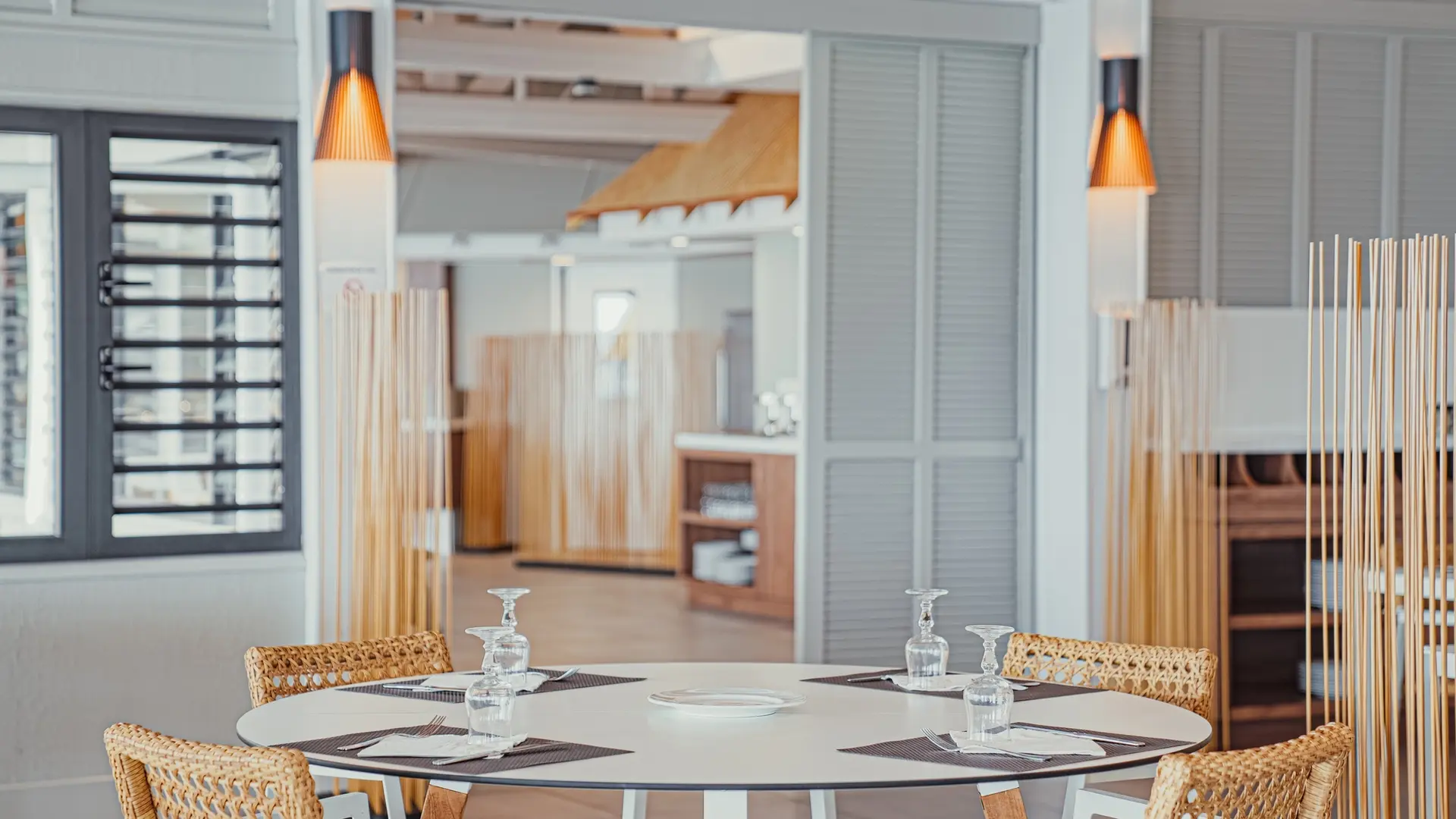 Restaurant - DoubleTree by Hilton Noumea Ilot Maitre Resort