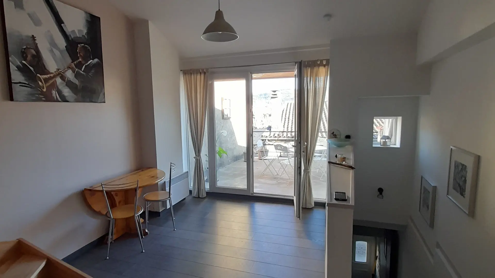 Cuisine donnant sur la terrasse