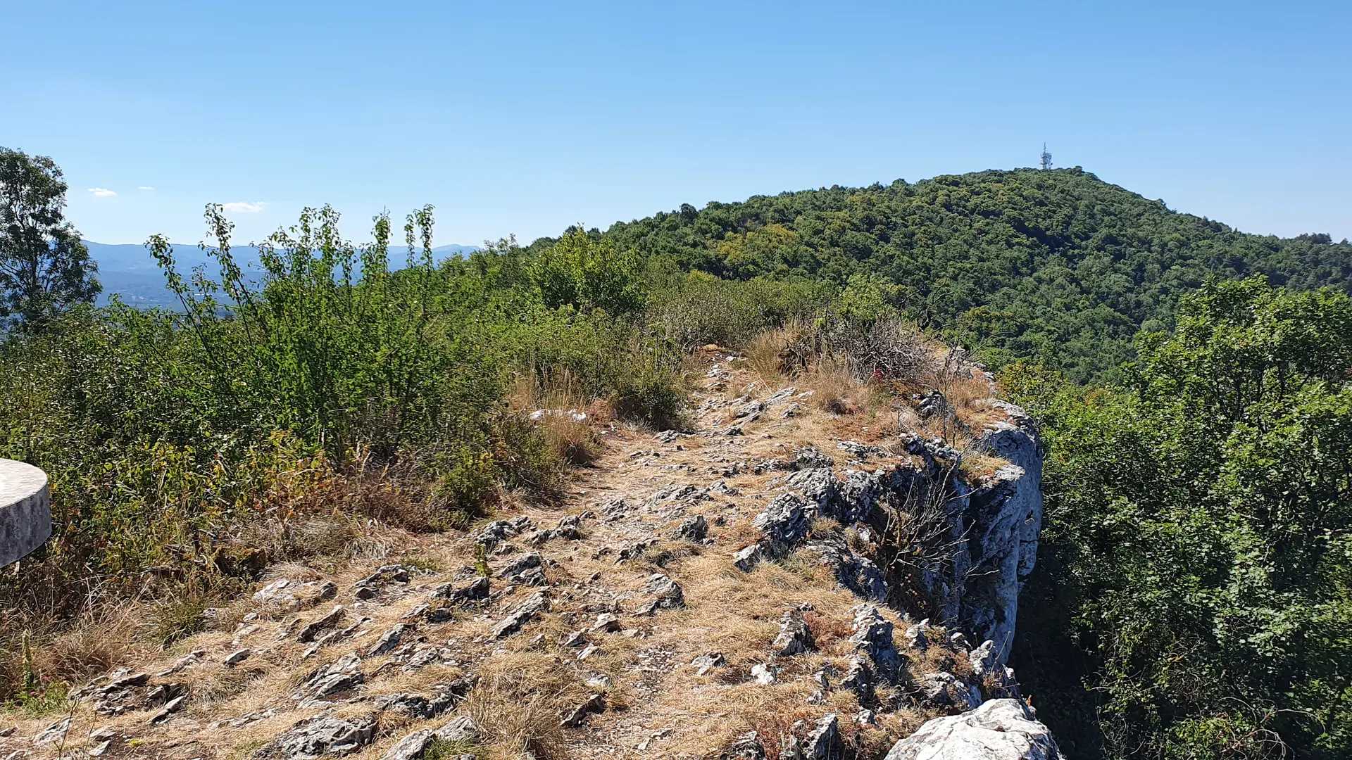 Belvédère des ruines de l'église de St Julien sur Roche