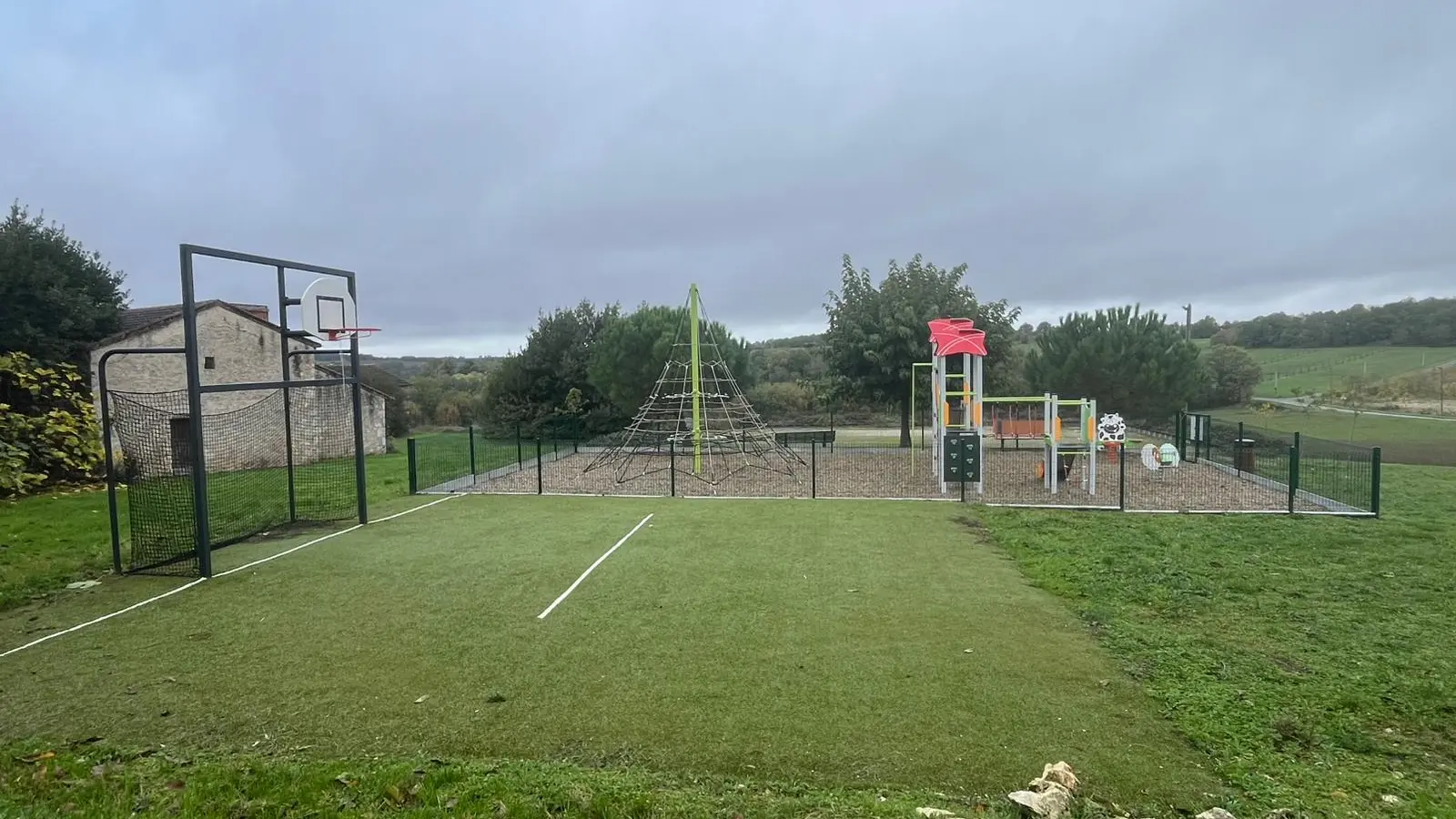 Aire de jeux de Saint Amans du Pech