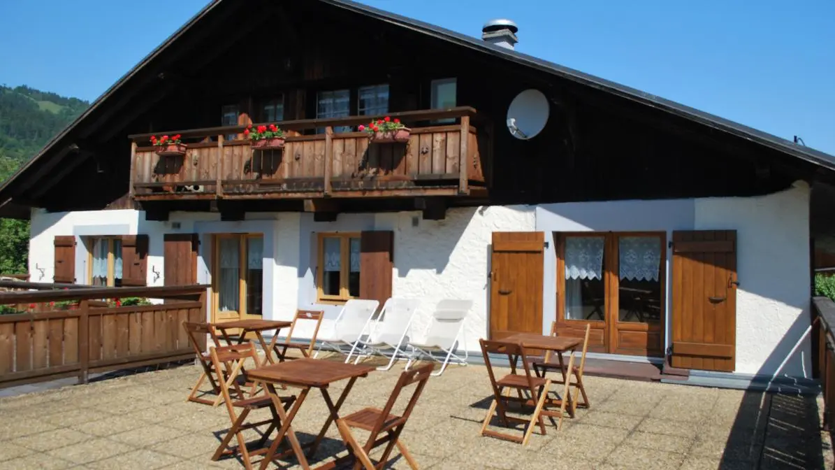 La Terrasse et le Solarium Plein Sud face aux Dômes de Miage