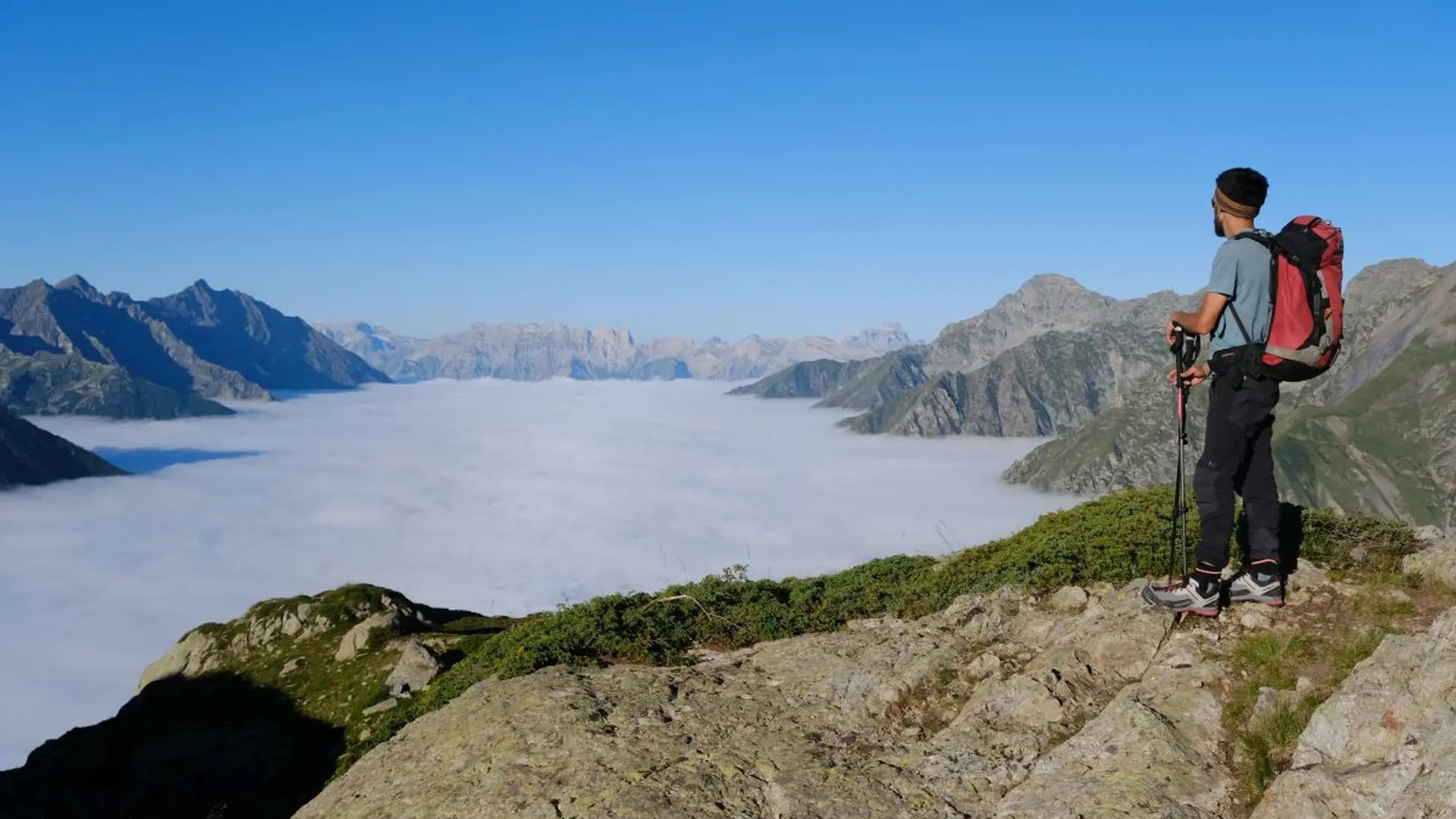 Mer de nuage sur la vallée du Valgaudemar depuis le lac Lautier