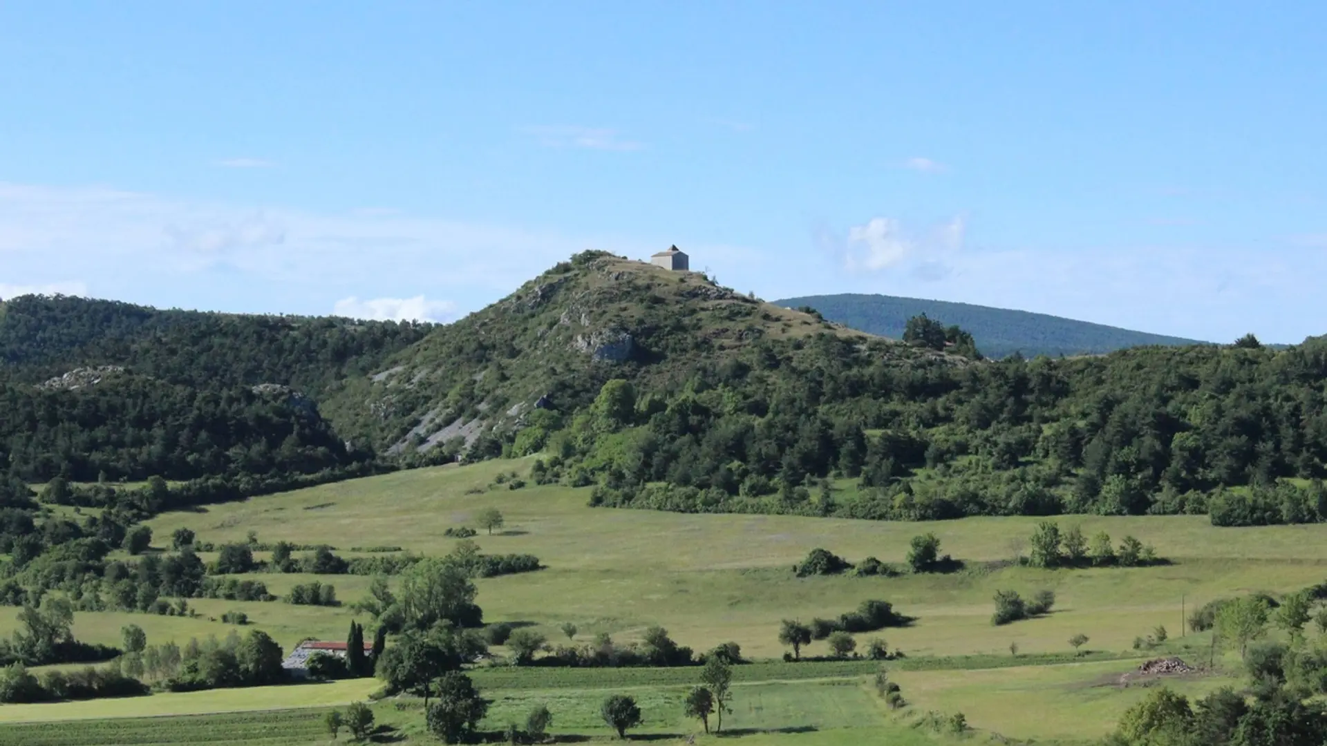 La chapelle Saint André sur son monticule