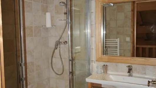 Salle de douche niveau 2