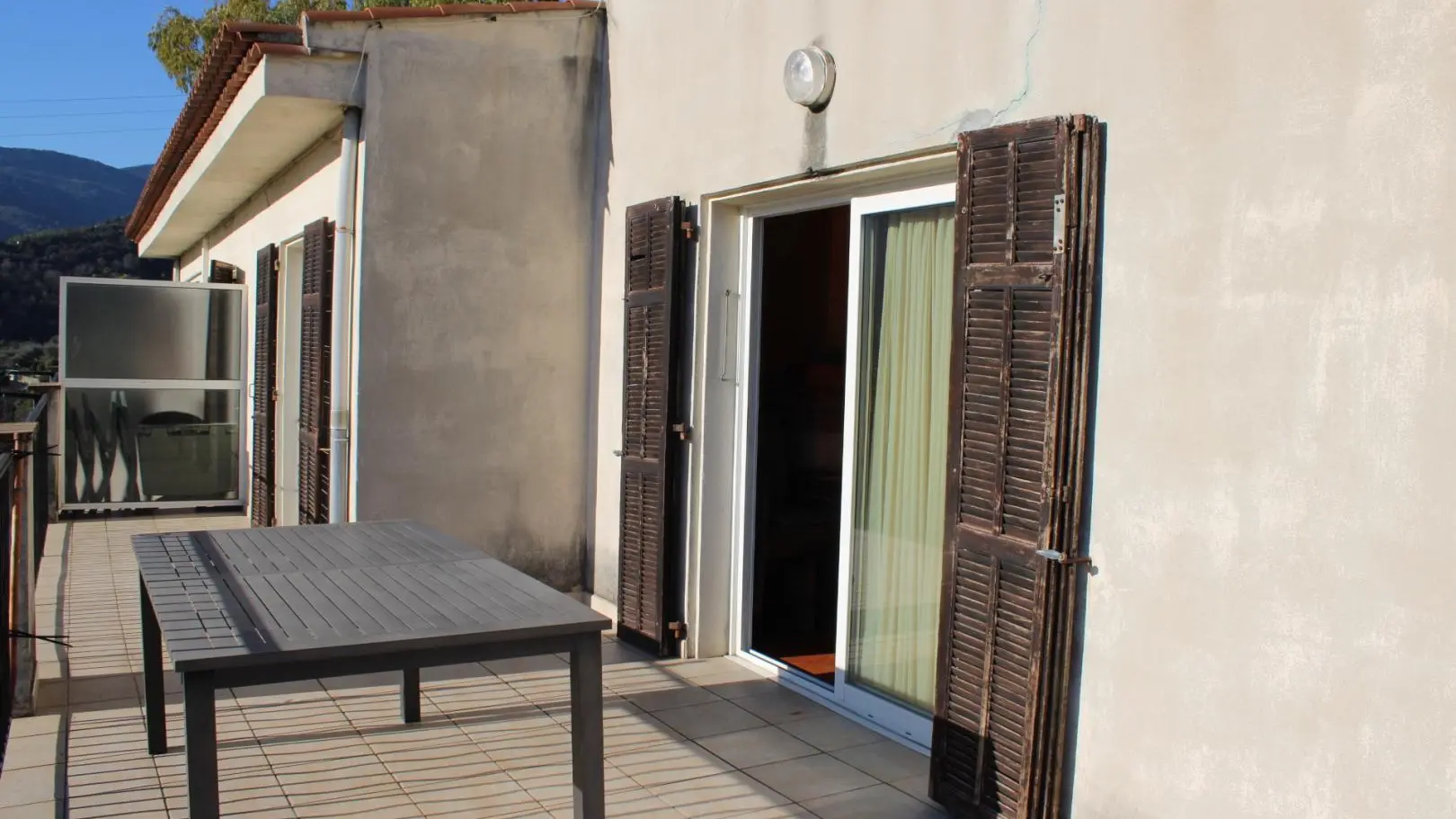 Gîte Macaron-Terrasse-Contes-Gîtes de France des Alpes-Maritimes