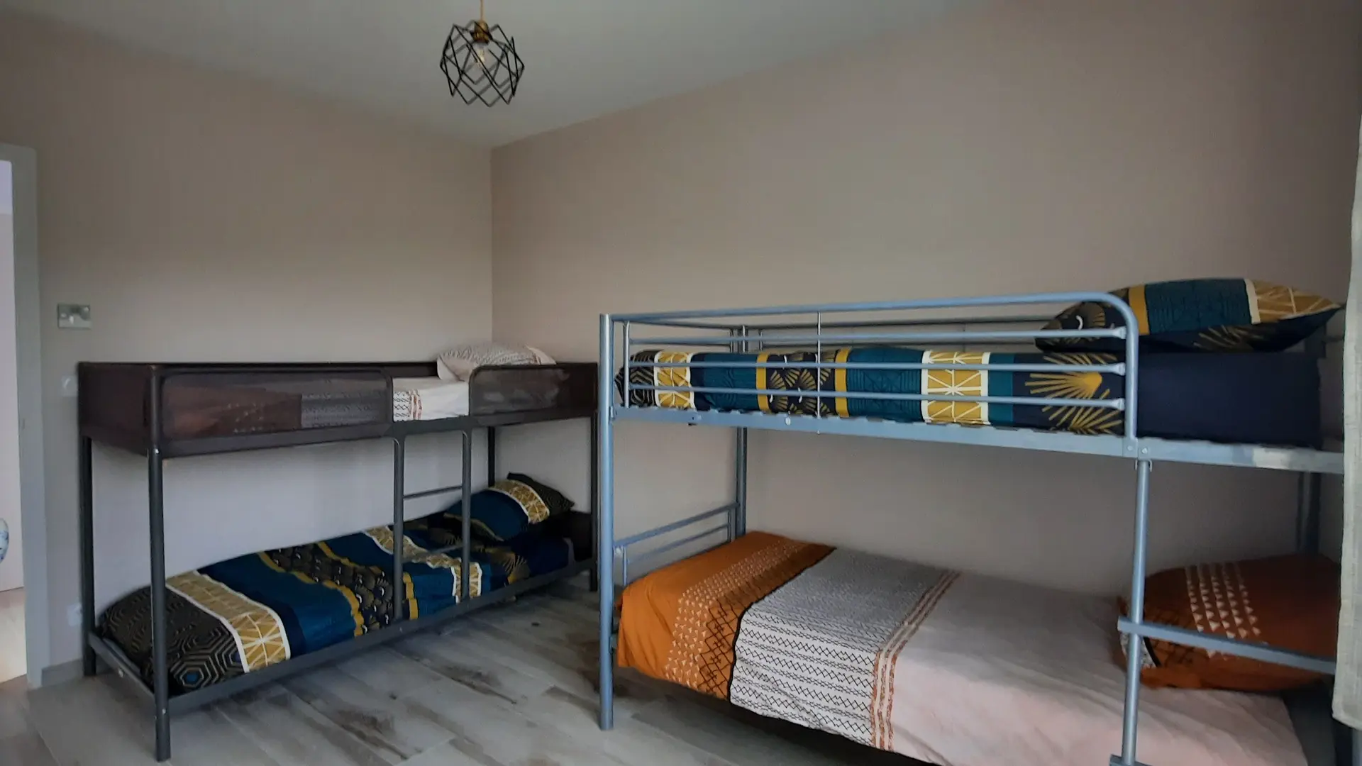 Chambre 3,deux lits superposés.