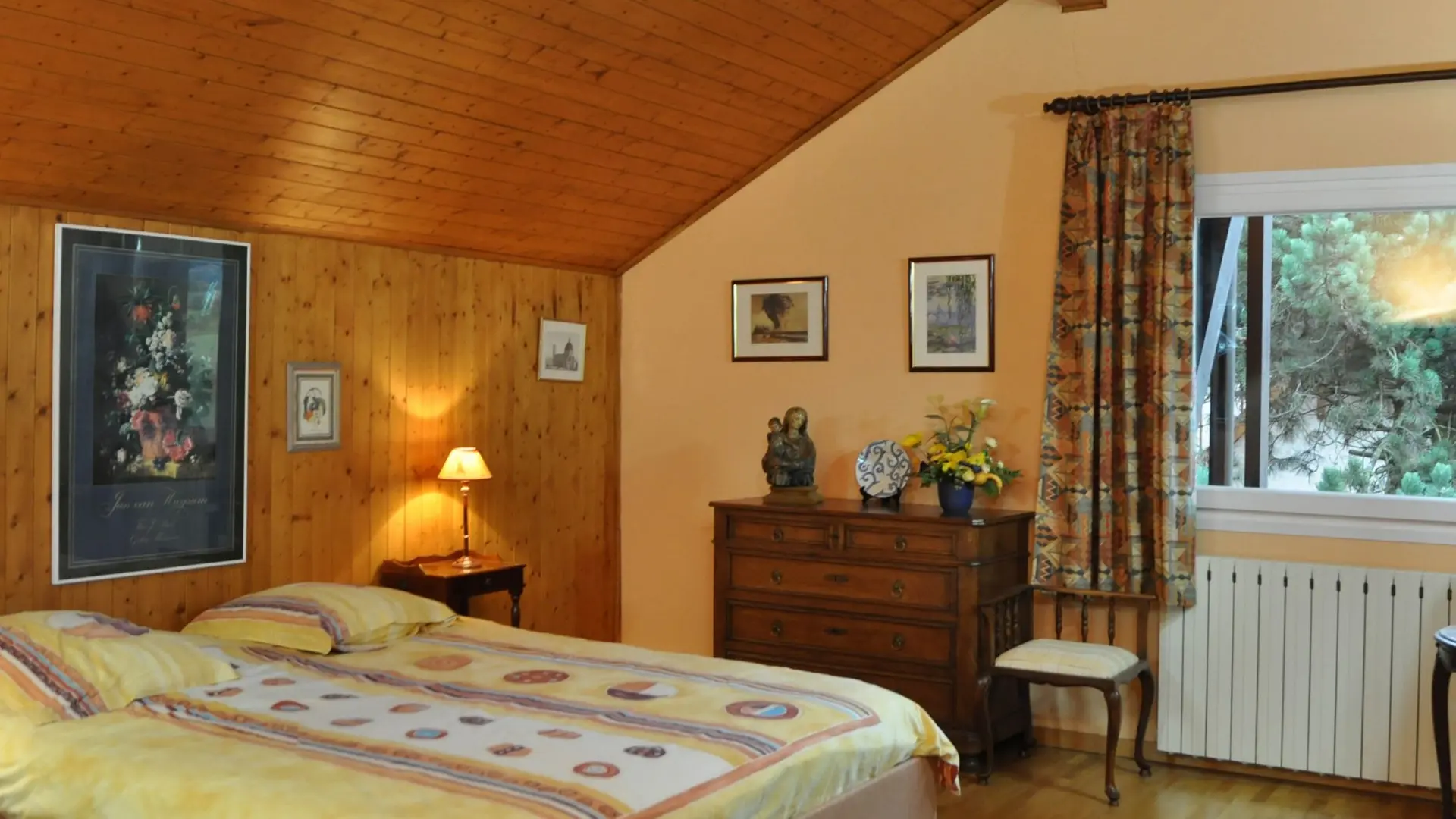 chambre lit double fenêtre