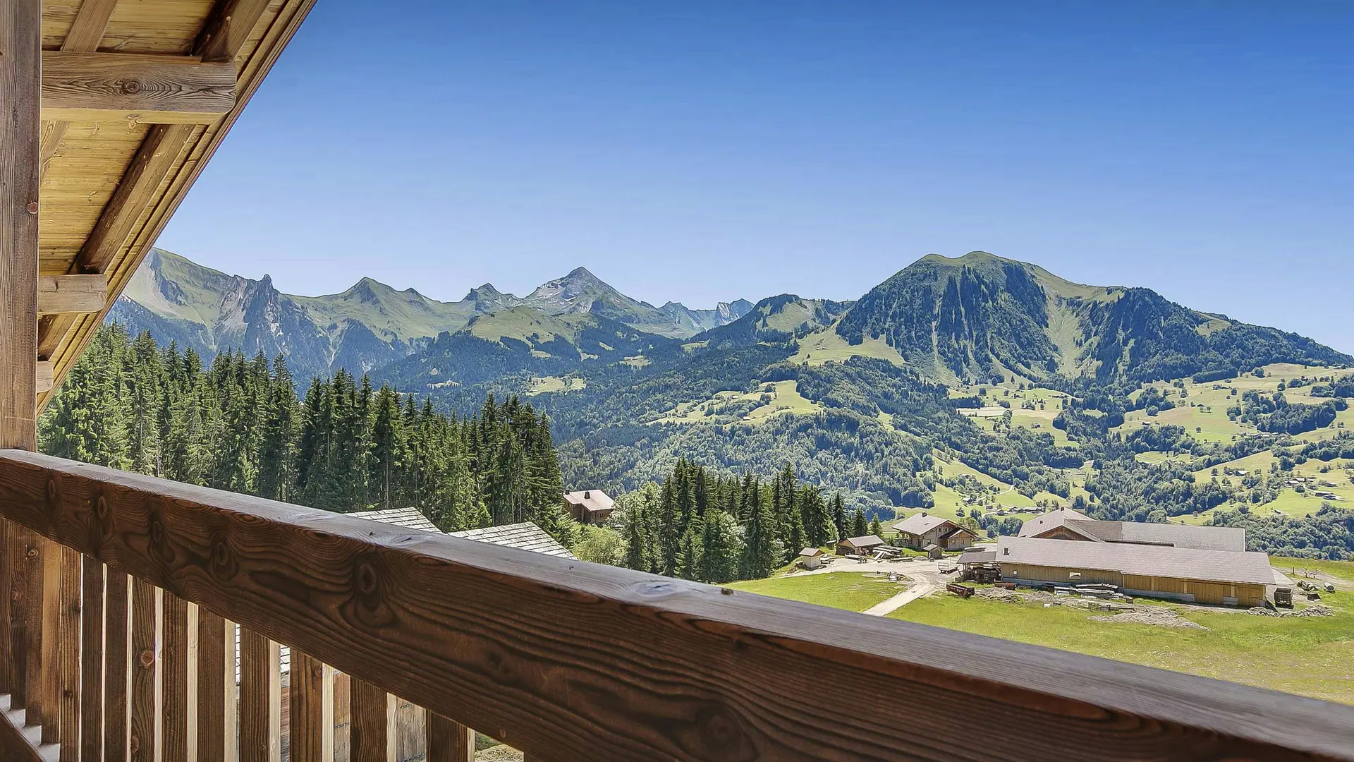 Chalet Pralor Le Peille - OVO NETWORK
