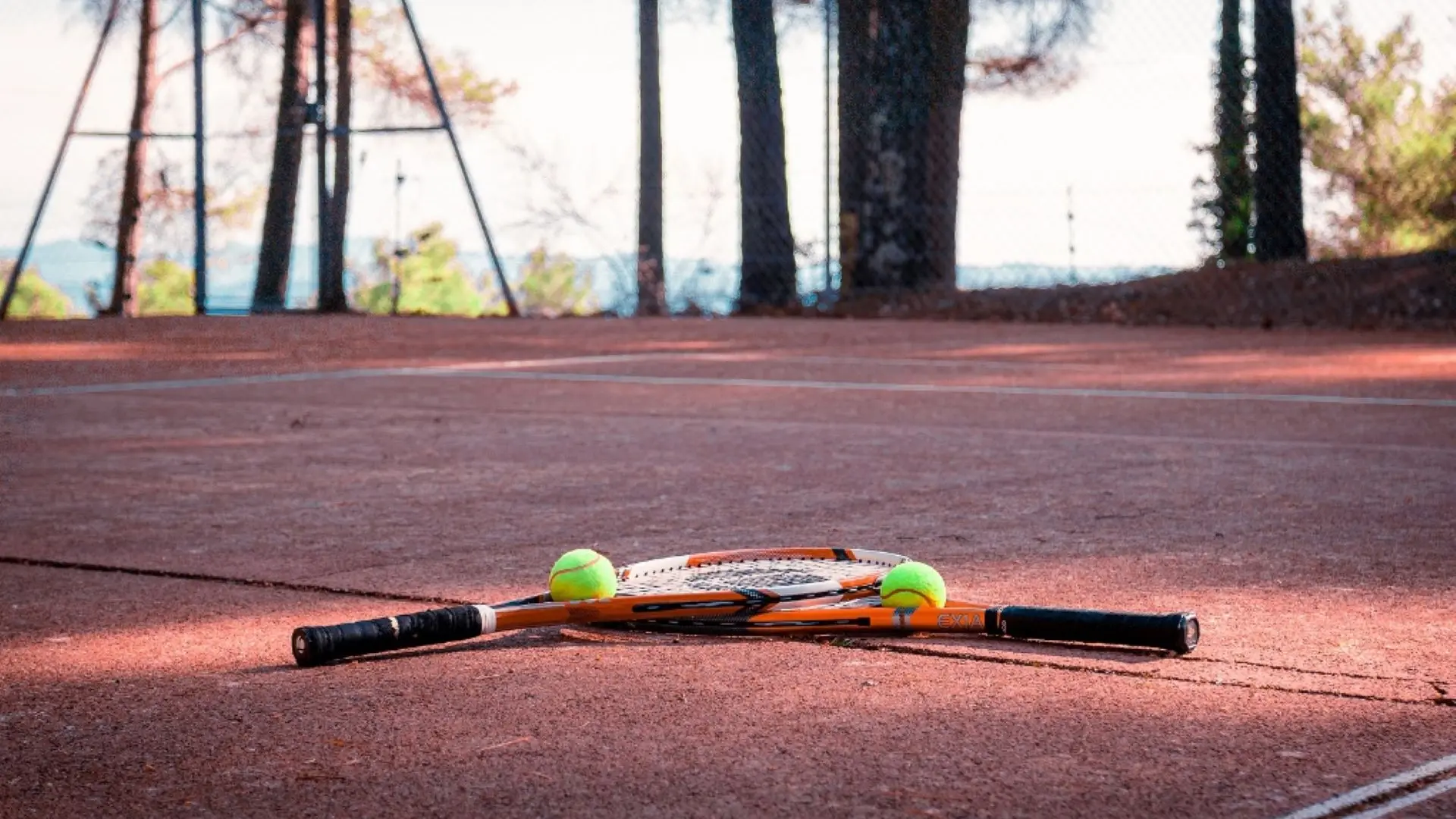 Terrain de tennis