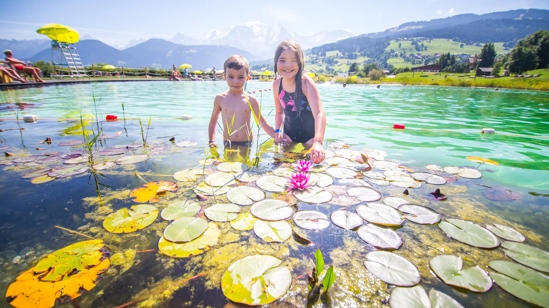 plan d'eau enfants et plantes
