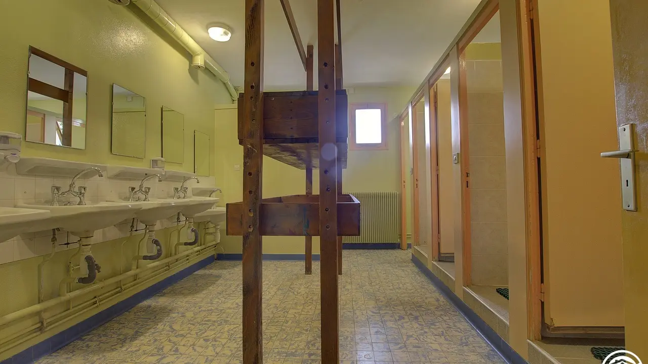 un bloc sanitaire 2
