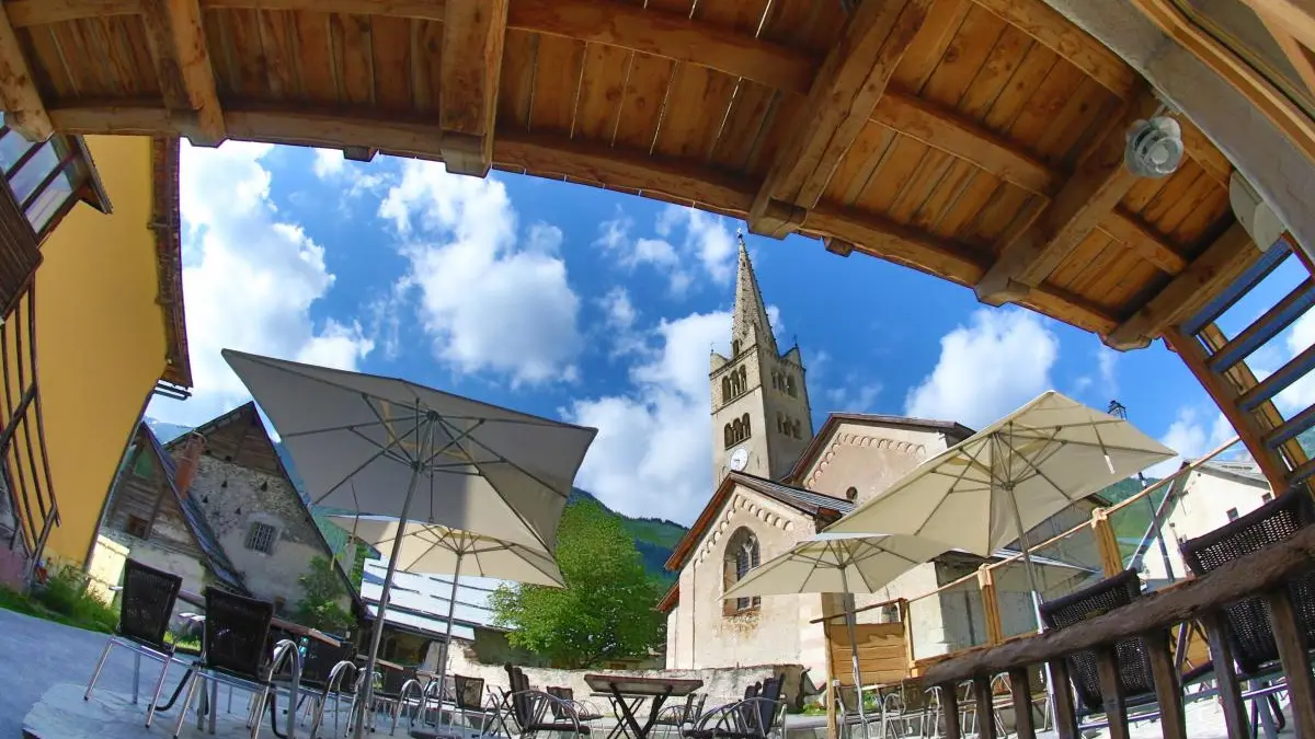 ou manger centre village église