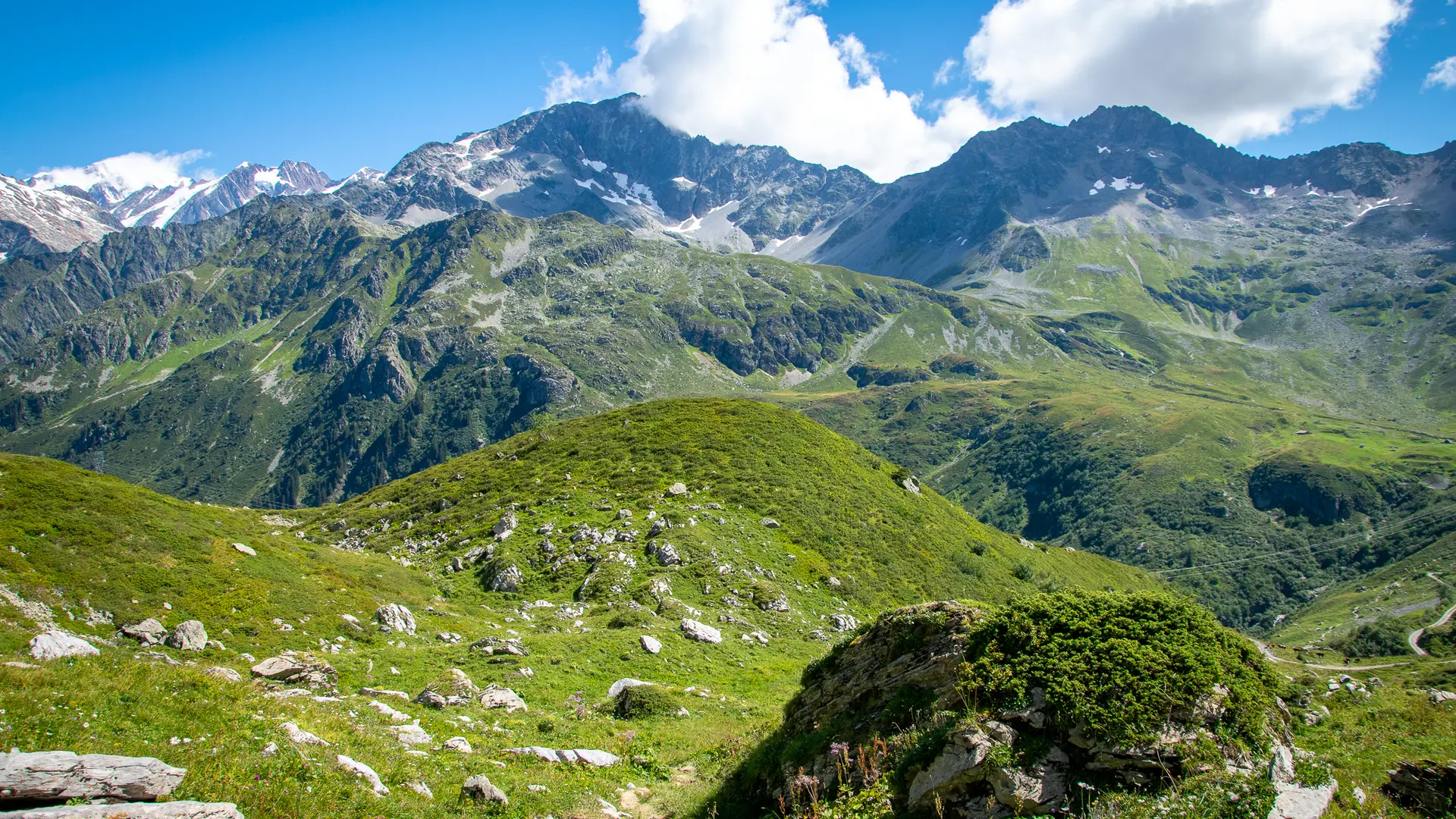 La descente du Col de la Fenêtre à travers la réserve naturelle des Contamines Montjoie