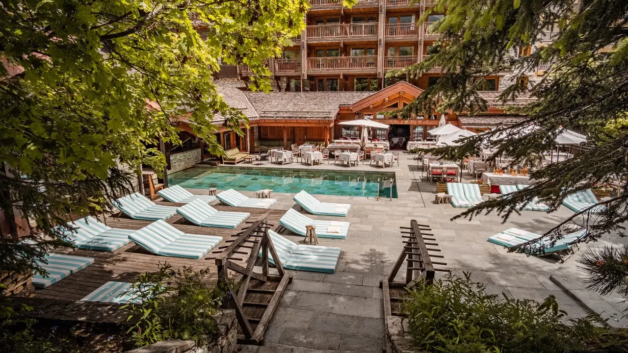 Piscine et terrasse_Spa By Clarins - Hôtel Le Blizzard