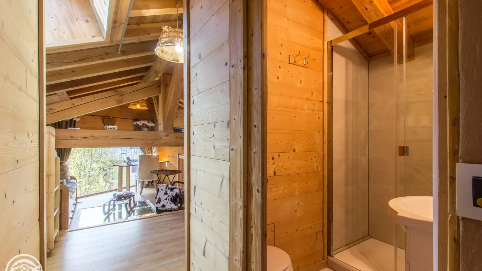 Salle d'eau et toilettes de l'étage