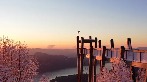 Belvédère du Revard sous la neige, au crépuscule