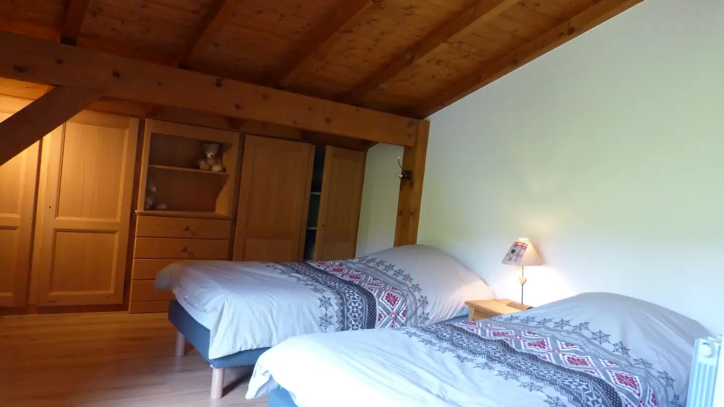 Chambre N° 4 
2 Lits 0.90/200 modulables en lit double