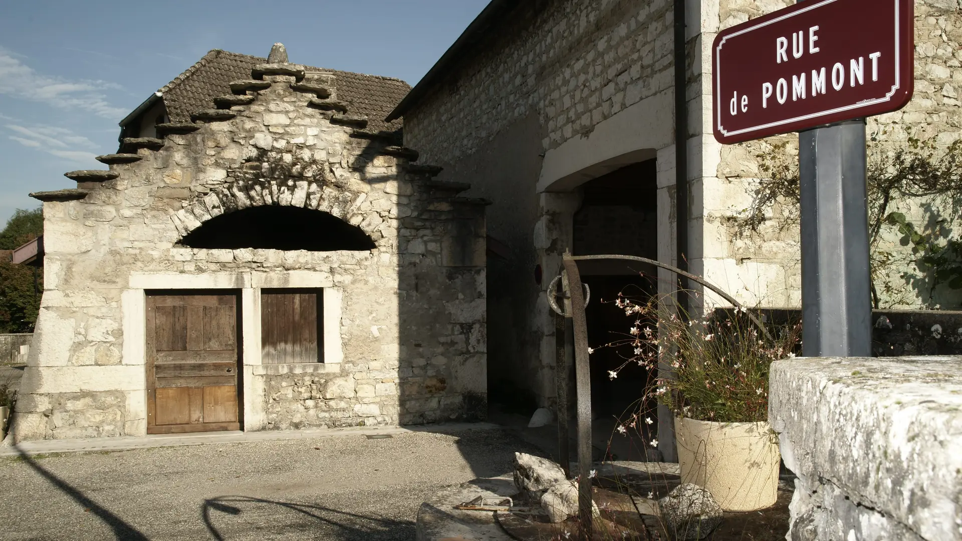 village typique pierre flaxieu