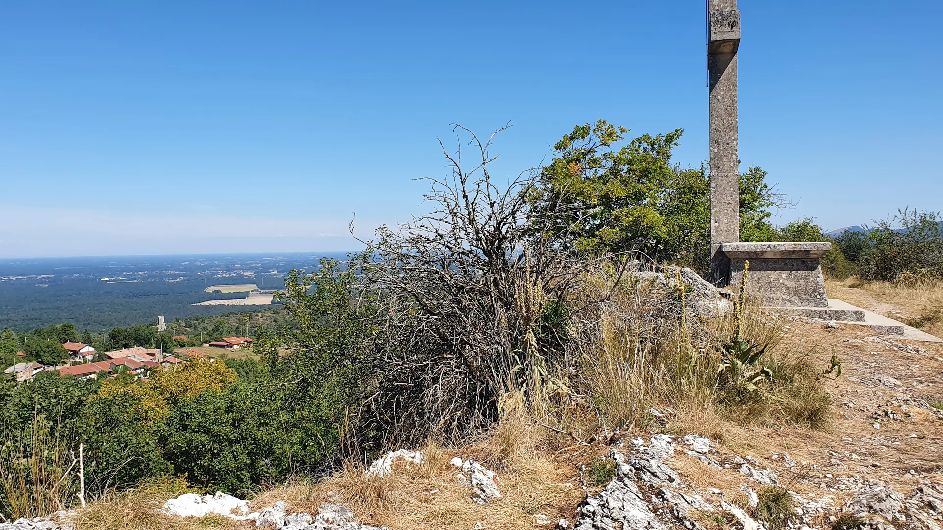 Belvédère des ruines de l'église de St Julien sur Roche