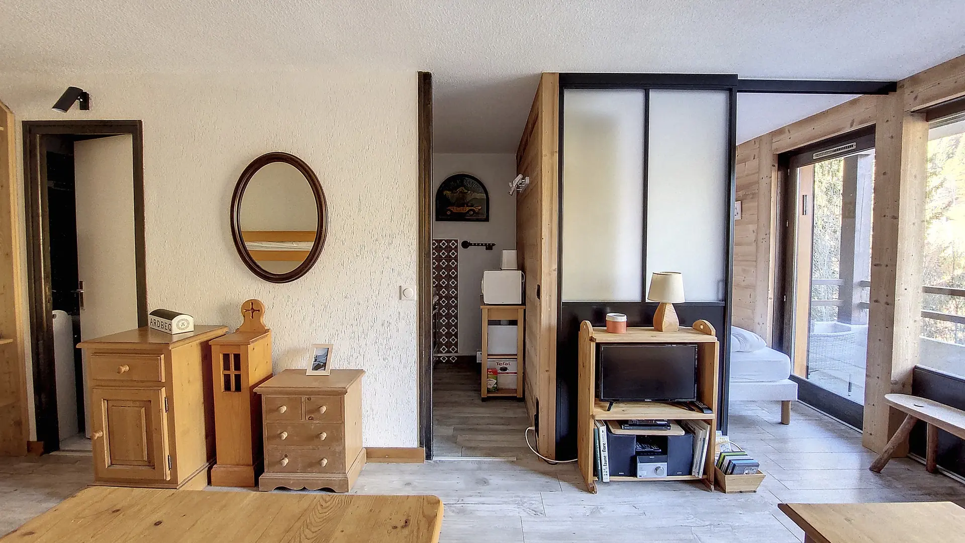 Pièce à vivre et coin chambre