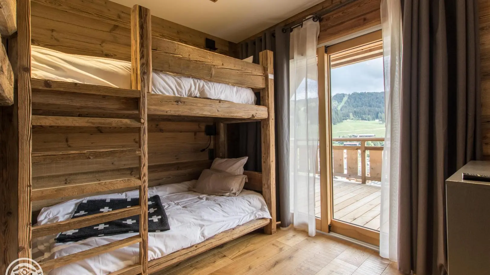 chambre avec 4 lits 90*200 superposés pour enfant >5ans ou adultes