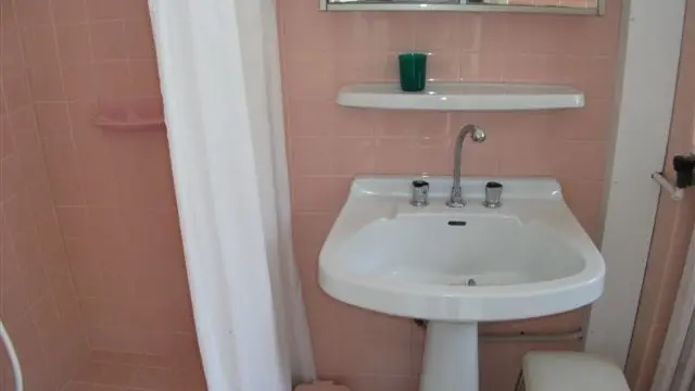 Gîte La Pairoulette - le cerisier - Salle d'eau -Vallauris- Gîtes de France Alpes-Maritimes