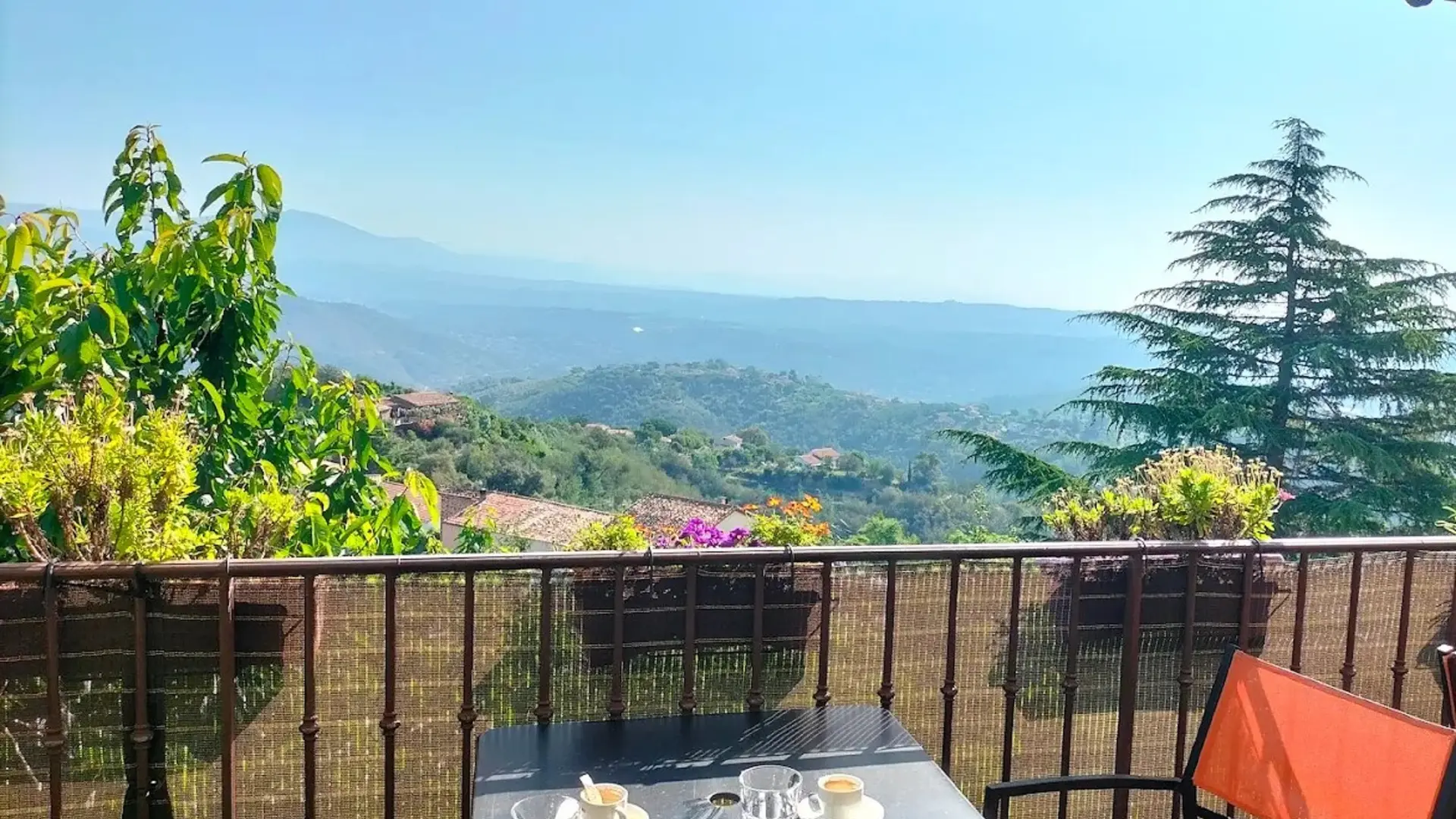 Vue de la terrasse arrière