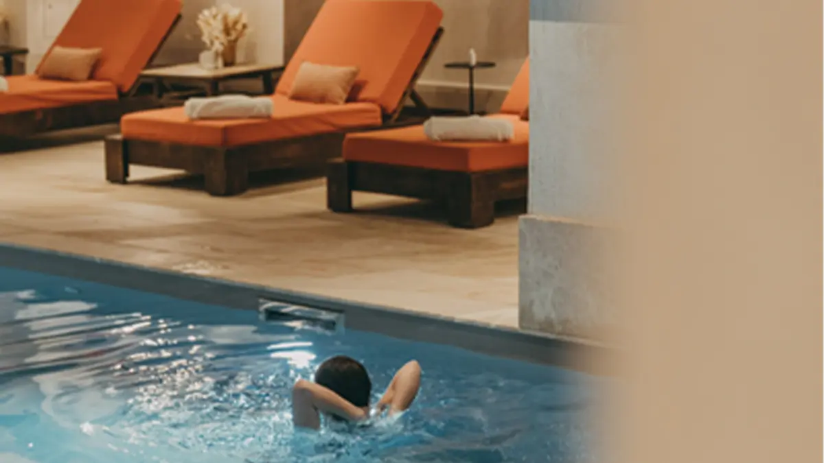 Piscine intérieur _ Airelles