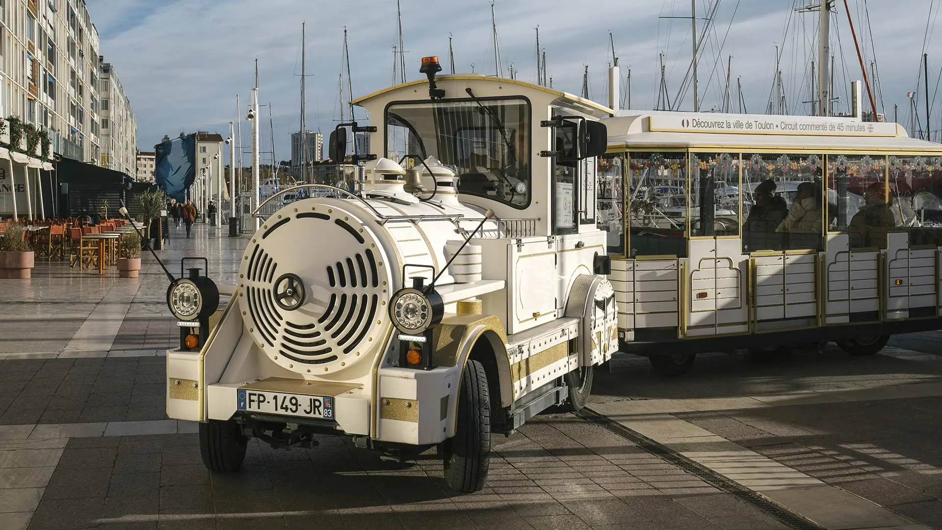 Sur le port de Toulon