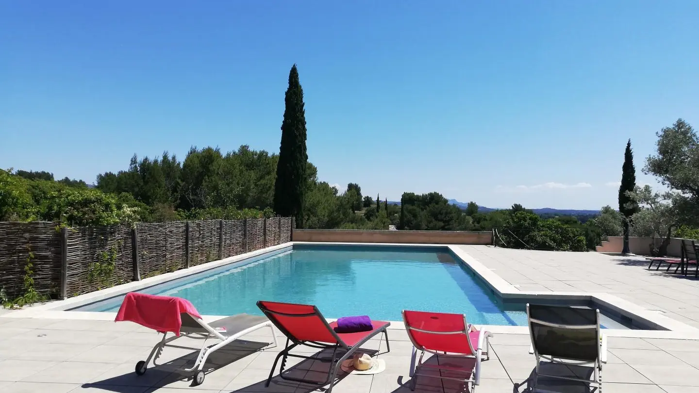 Piscine extérieure ouverte d'avril à octobre