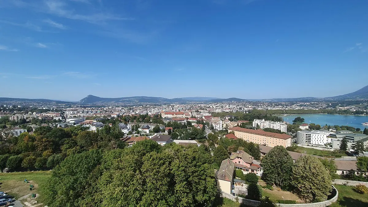 AlexSavoie, CC BY-SA 4.0 , via Wikimedia Commons