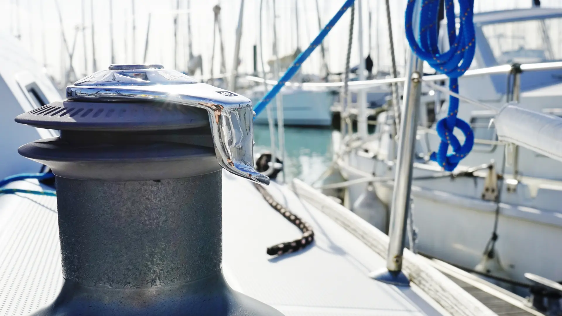 Cabrestante y escotas de génova